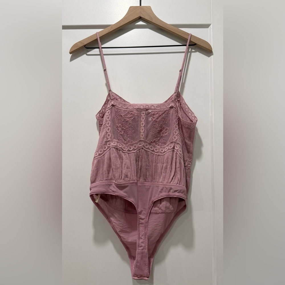 Free People Intimately Lace Bodysuit Pink Button Front NWT Size M Boho - Picture 3 of 7